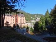36 Dal Percorso Vita entro nel centro abitato con il Grand Hotel 